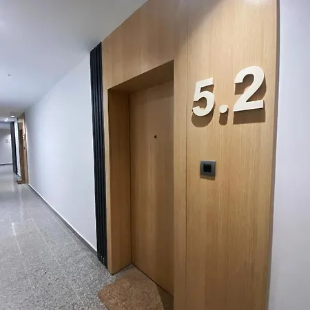 на няколко минути от летището * סופיה