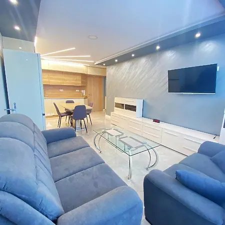 на няколко минути от летището