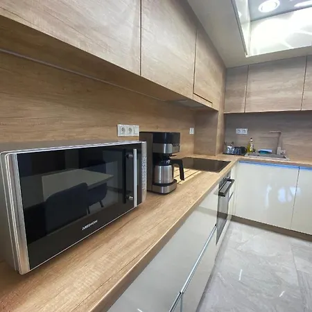 на няколко минути от летището Sofie