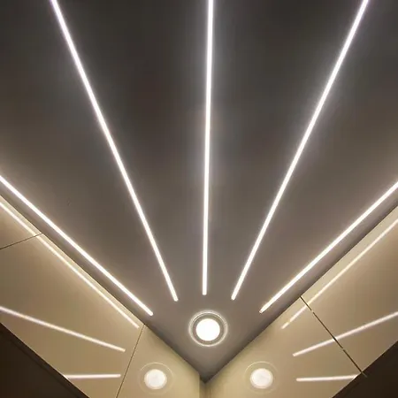 на няколко минути от летището