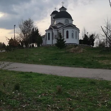 на няколко минути от летището アパート