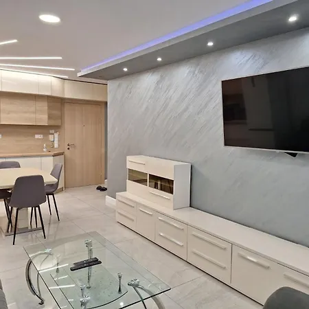 на няколко минути от летището Apartament