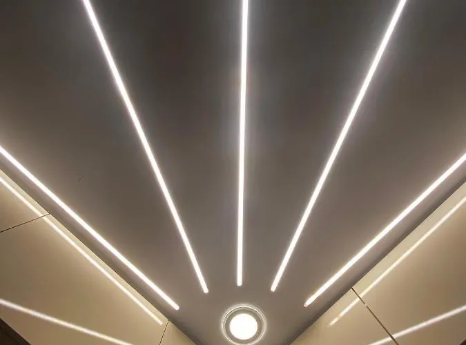 на няколко минути от летището