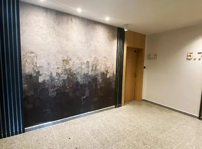 на няколко минути от летището *