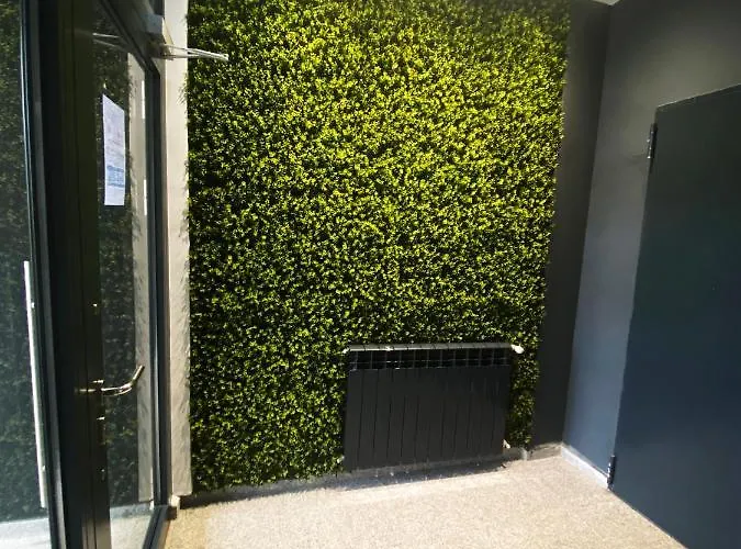 на няколко минути от летището *