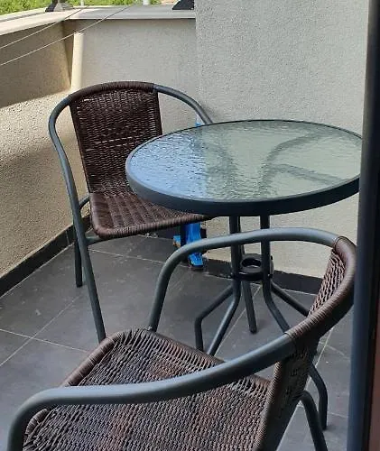 на няколко минути от летището Apartamento *