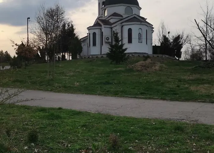 на няколко минути от летището アパート