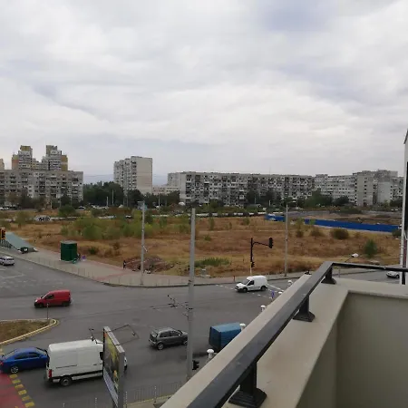 на няколко минути от летището Apartament *