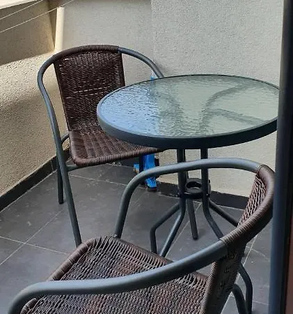 на няколко минути от летището Apartament *
